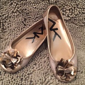 Anne Klein Sport flower flats